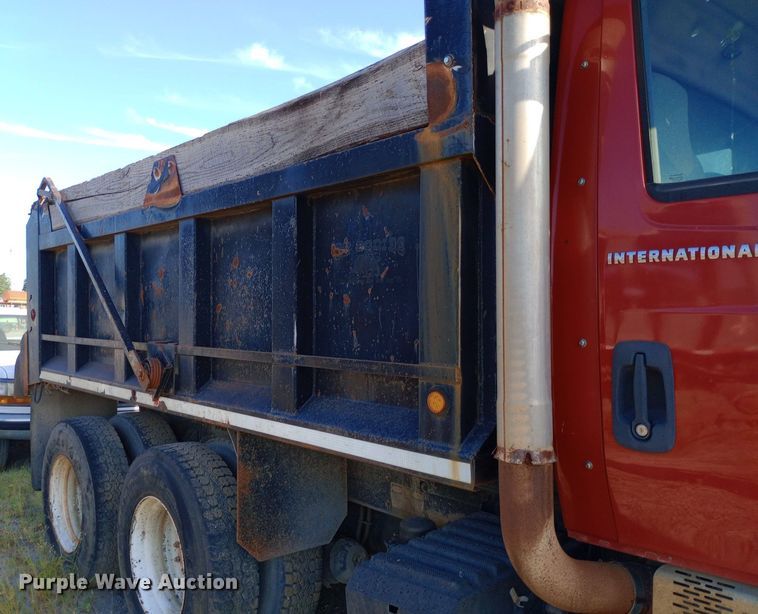 image for item DP1106 2007 International 7400 dump truck
