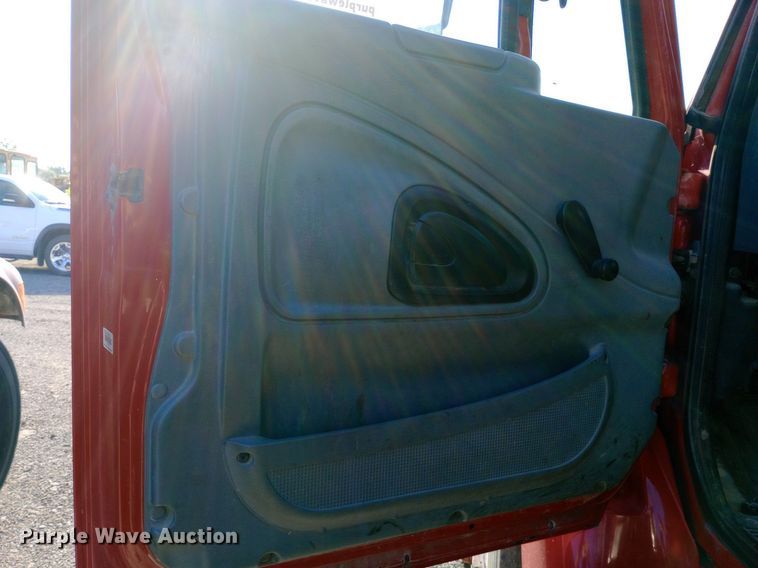 image for item DP1106 2007 International 7400 dump truck