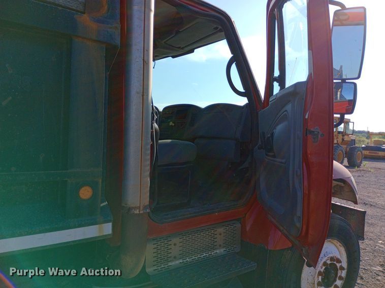 image for item DP1106 2007 International 7400 dump truck