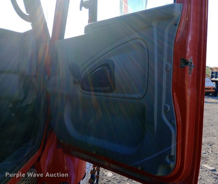 image for item DP1106 2007 International 7400 dump truck