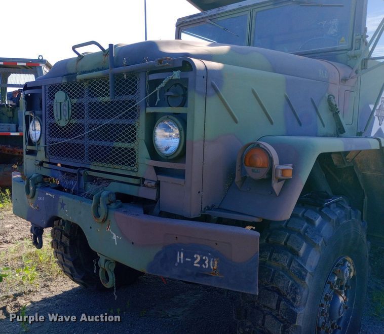 image for item DP1109 1989 Bowen & McLaughlin York M929 dump truck