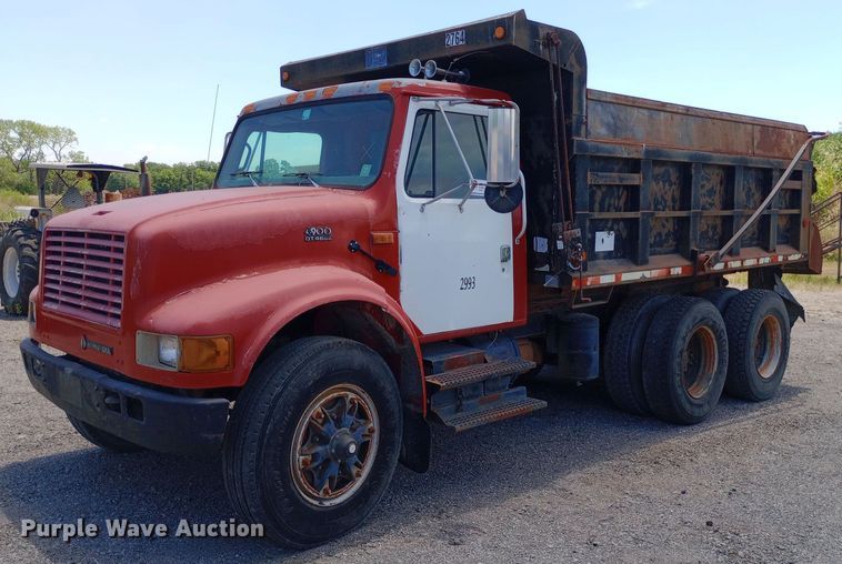 image for item DP1111 2001 International 4900 dump truck
