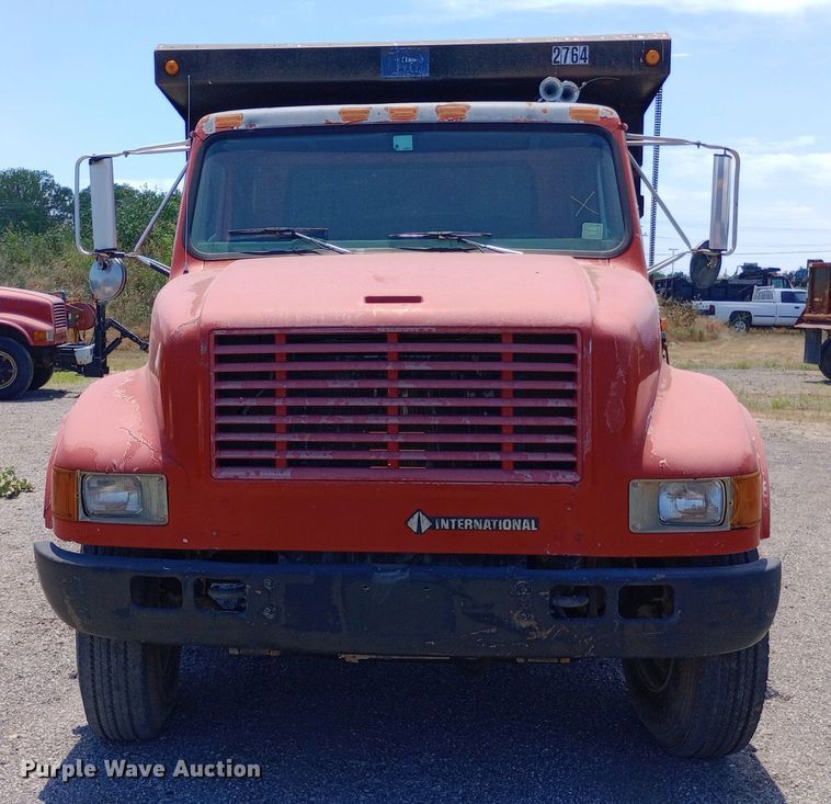 image for item DP1111 2001 International 4900 dump truck