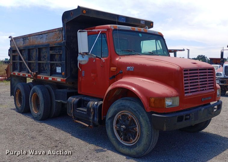 image for item DP1111 2001 International 4900 dump truck