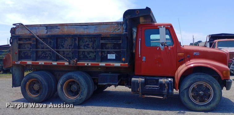 image for item DP1111 2001 International 4900 dump truck
