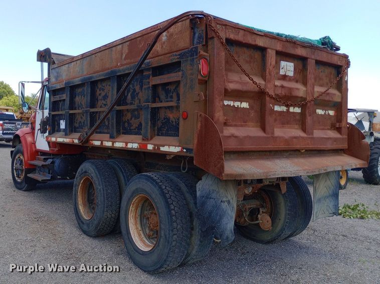image for item DP1111 2001 International 4900 dump truck