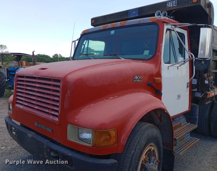image for item DP1111 2001 International 4900 dump truck