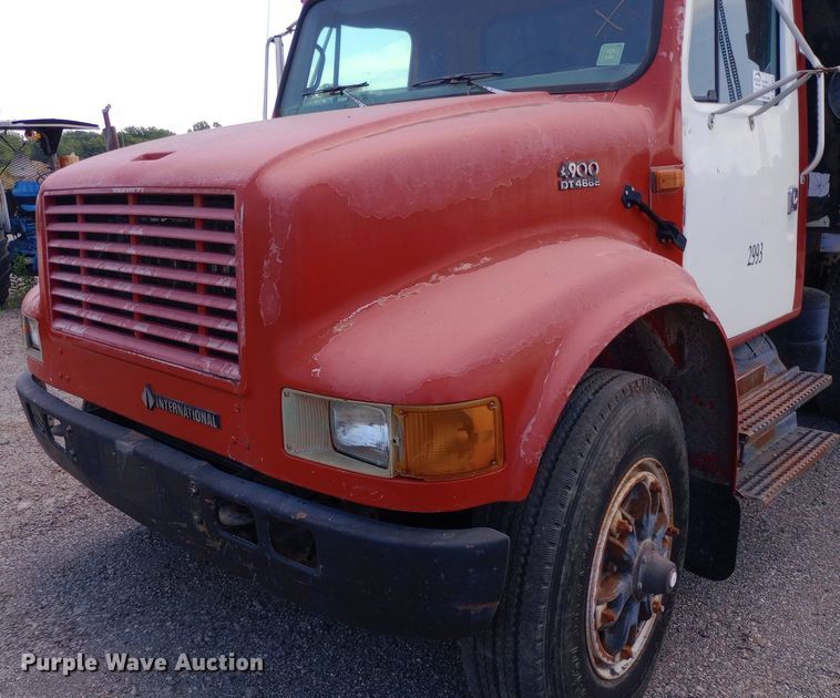 image for item DP1111 2001 International 4900 dump truck