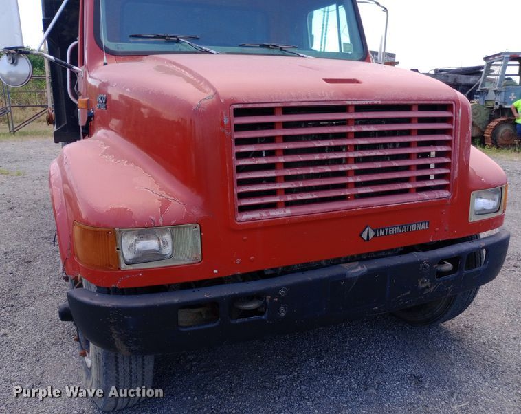 image for item DP1111 2001 International 4900 dump truck