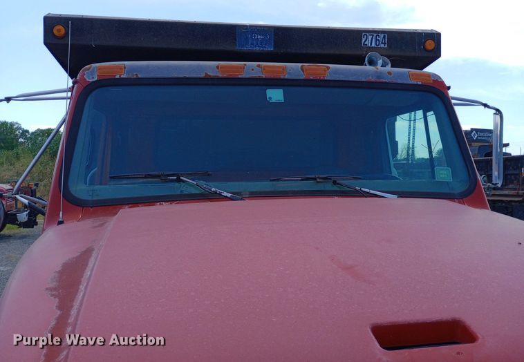 image for item DP1111 2001 International 4900 dump truck