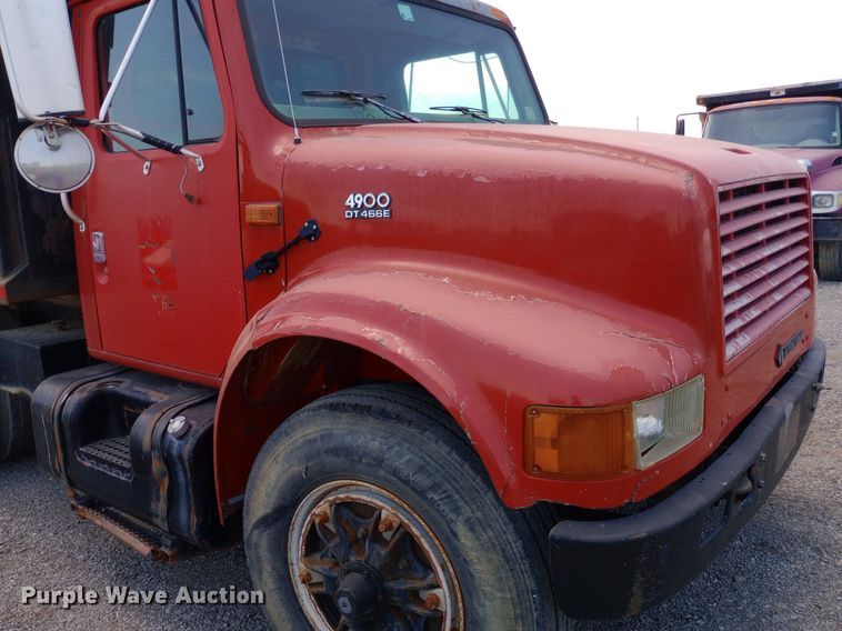 image for item DP1111 2001 International 4900 dump truck