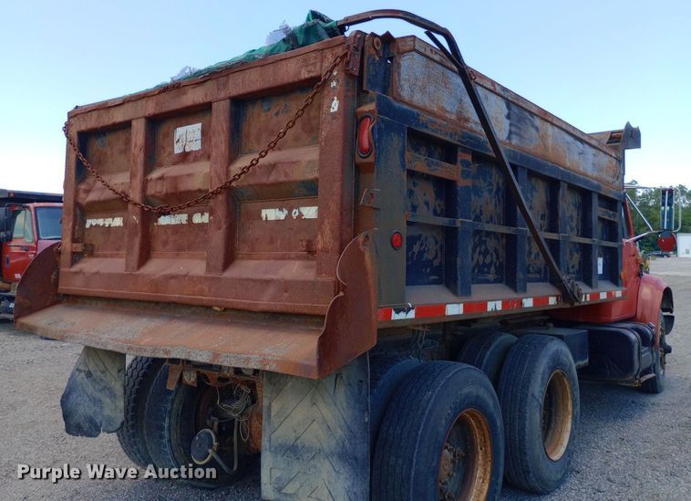 image for item DP1111 2001 International 4900 dump truck