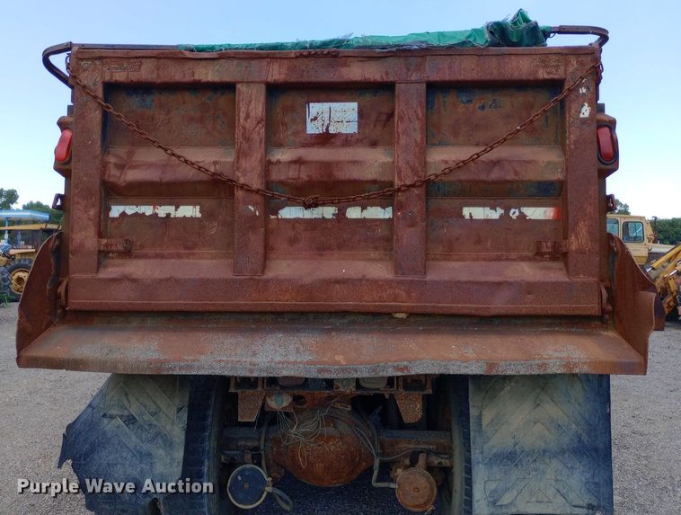 image for item DP1111 2001 International 4900 dump truck