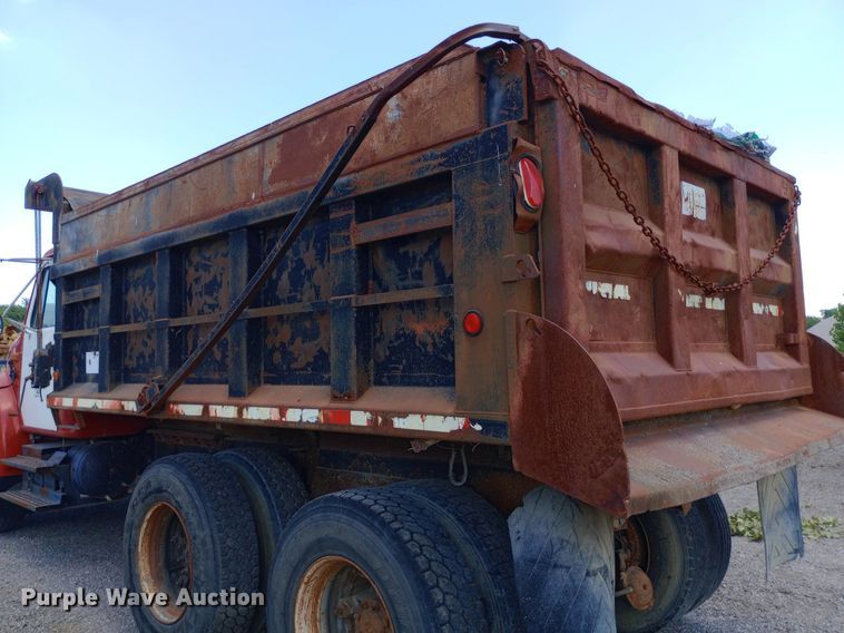 image for item DP1111 2001 International 4900 dump truck