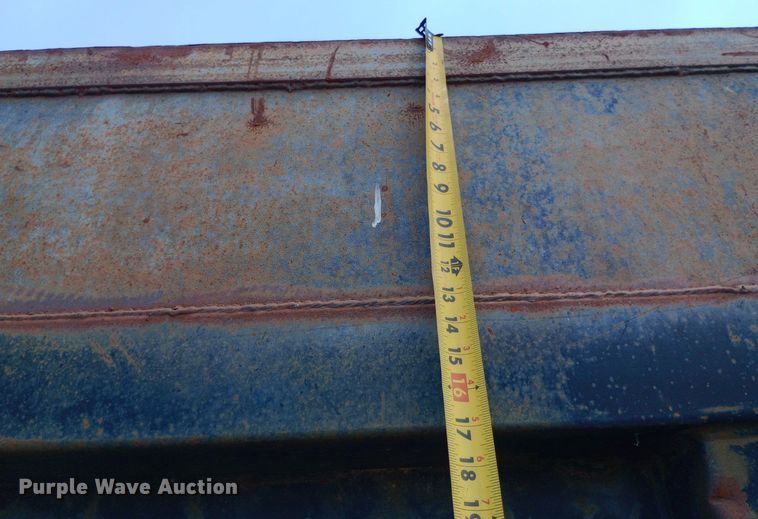 image for item DP1111 2001 International 4900 dump truck