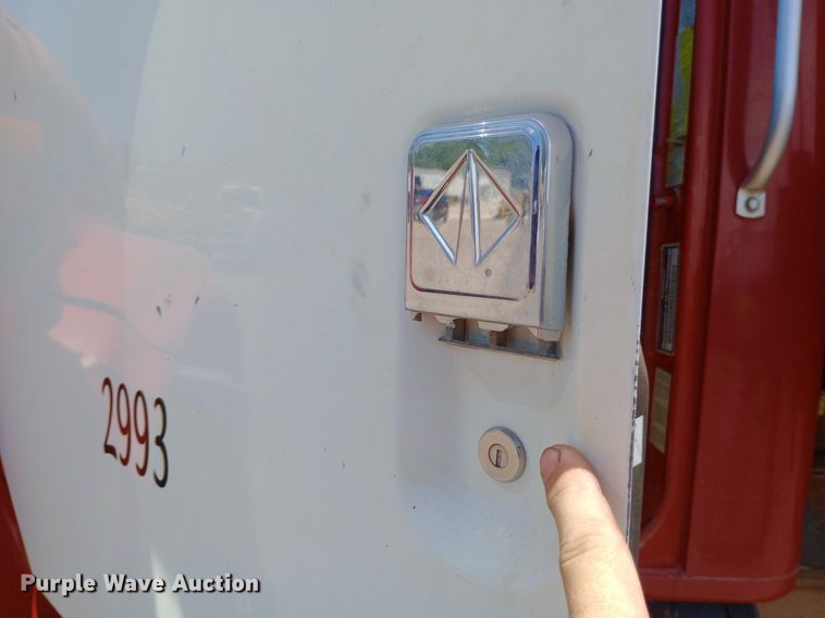 image for item DP1111 2001 International 4900 dump truck