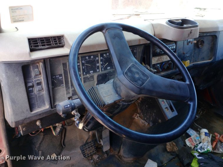 image for item DP1111 2001 International 4900 dump truck