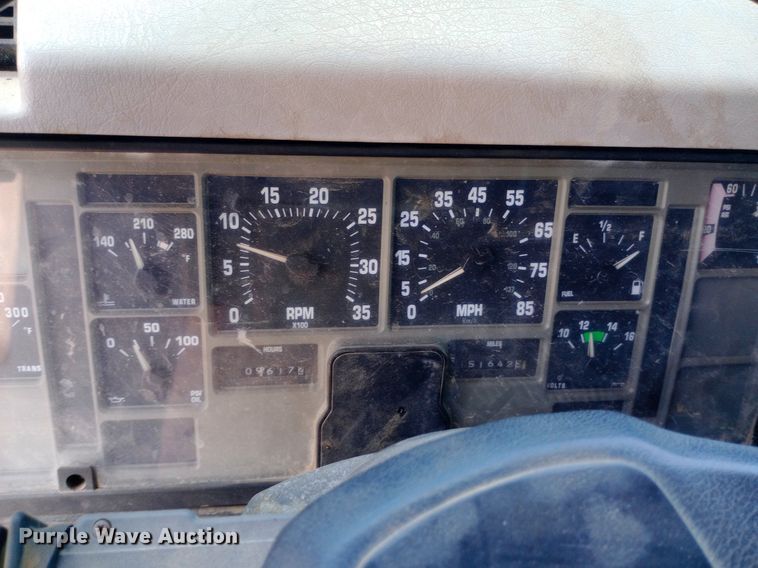 image for item DP1111 2001 International 4900 dump truck