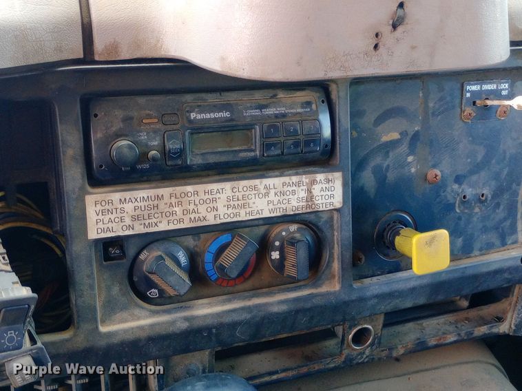 image for item DP1111 2001 International 4900 dump truck