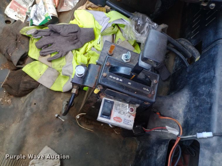 image for item DP1111 2001 International 4900 dump truck