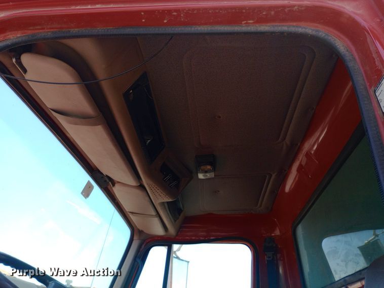 image for item DP1111 2001 International 4900 dump truck