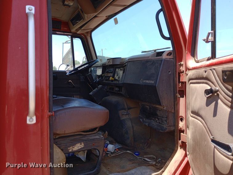 image for item DP1111 2001 International 4900 dump truck