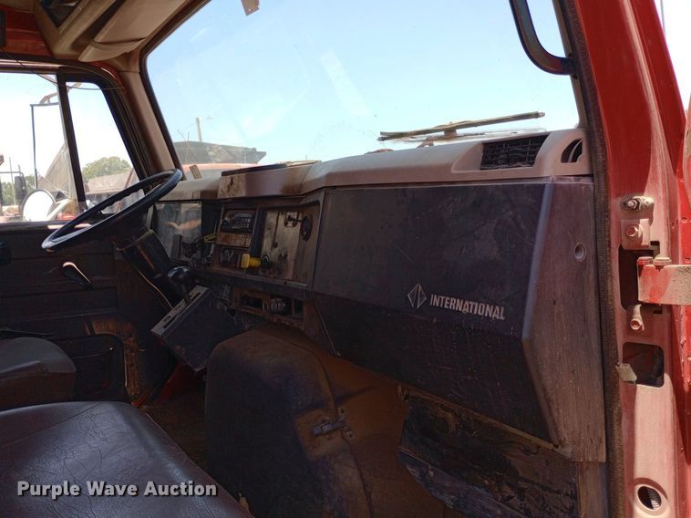 image for item DP1111 2001 International 4900 dump truck