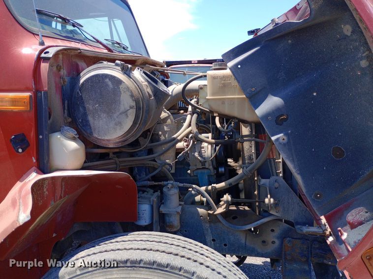 image for item DP1111 2001 International 4900 dump truck