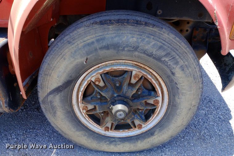 image for item DP1111 2001 International 4900 dump truck