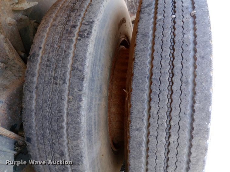 image for item DP1111 2001 International 4900 dump truck