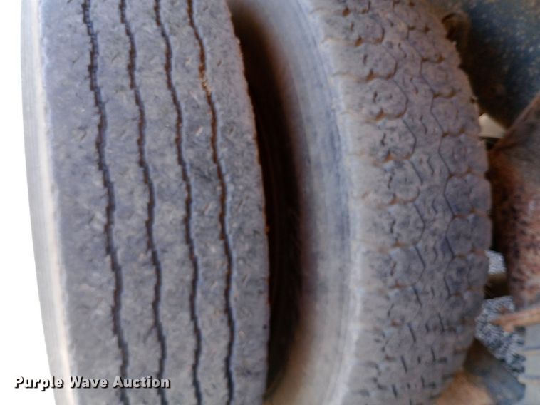 image for item DP1111 2001 International 4900 dump truck