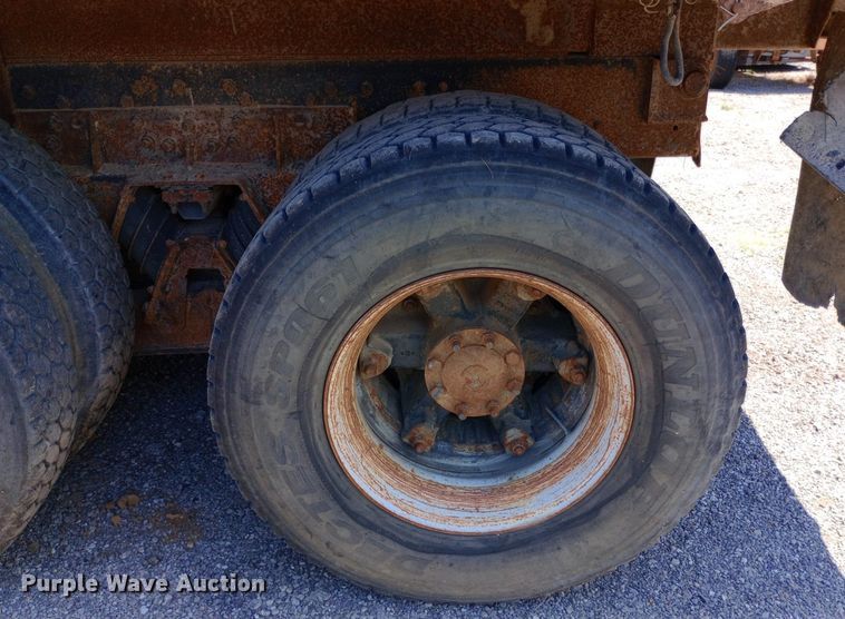image for item DP1111 2001 International 4900 dump truck
