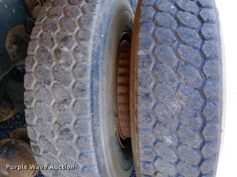 image for item DP1111 2001 International 4900 dump truck