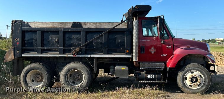 image for item DP1114 2007 International 7400 dump truck