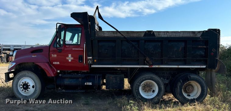 image for item DP1114 2007 International 7400 dump truck
