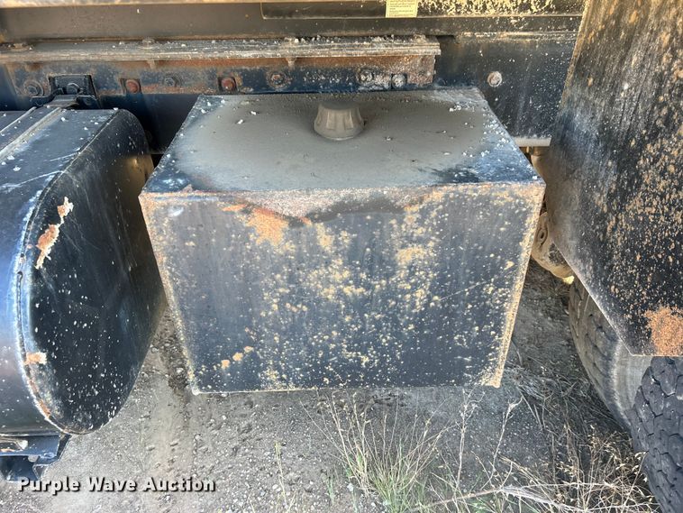 image for item DP1114 2007 International 7400 dump truck