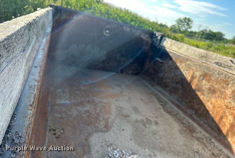 image for item DP1114 2007 International 7400 dump truck