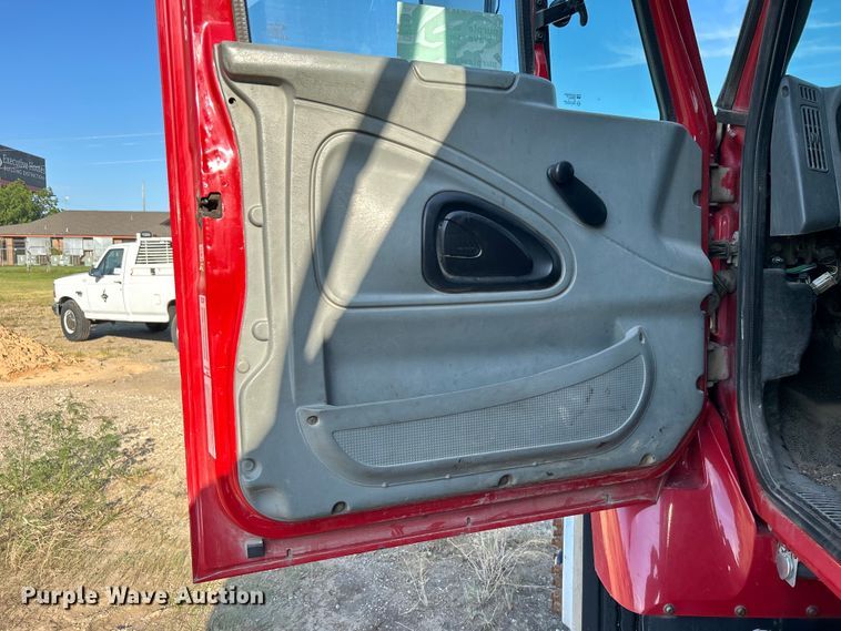 image for item DP1114 2007 International 7400 dump truck