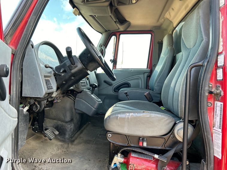 image for item DP1114 2007 International 7400 dump truck