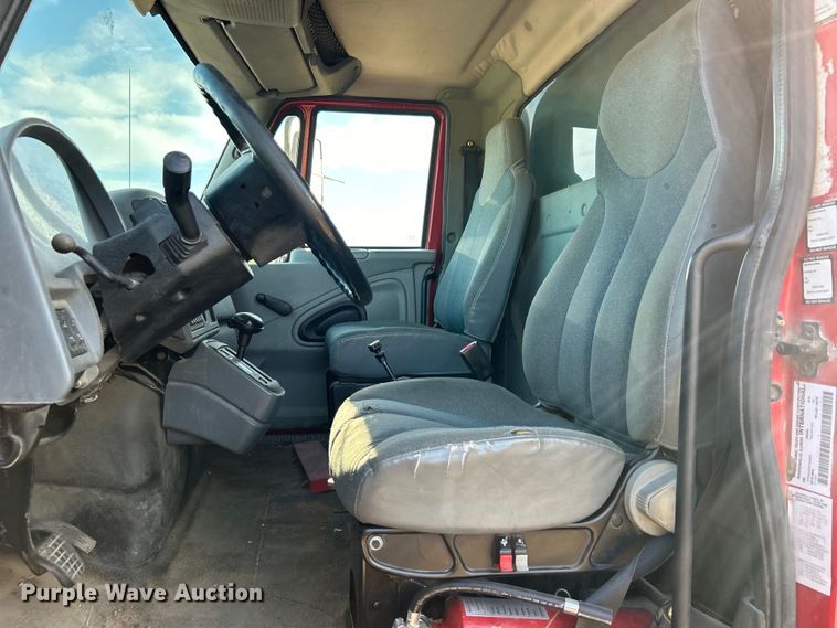 image for item DP1114 2007 International 7400 dump truck