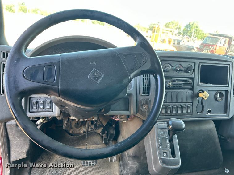 image for item DP1114 2007 International 7400 dump truck