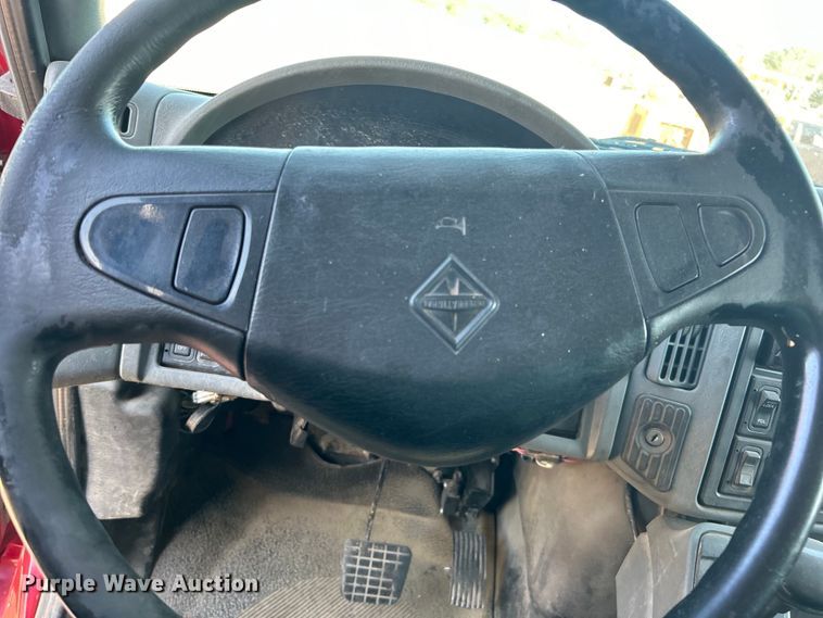 image for item DP1114 2007 International 7400 dump truck