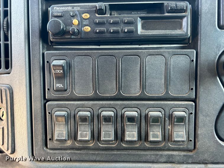 image for item DP1114 2007 International 7400 dump truck