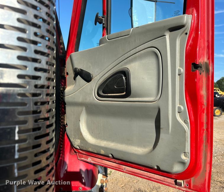 image for item DP1114 2007 International 7400 dump truck