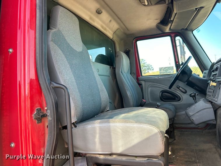 image for item DP1114 2007 International 7400 dump truck