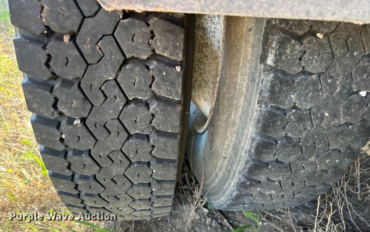 image for item DP1114 2007 International 7400 dump truck