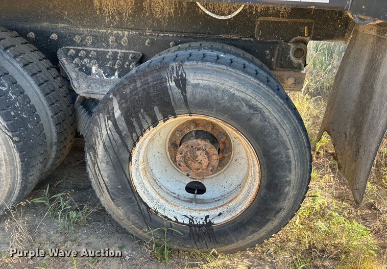 image for item DP1114 2007 International 7400 dump truck