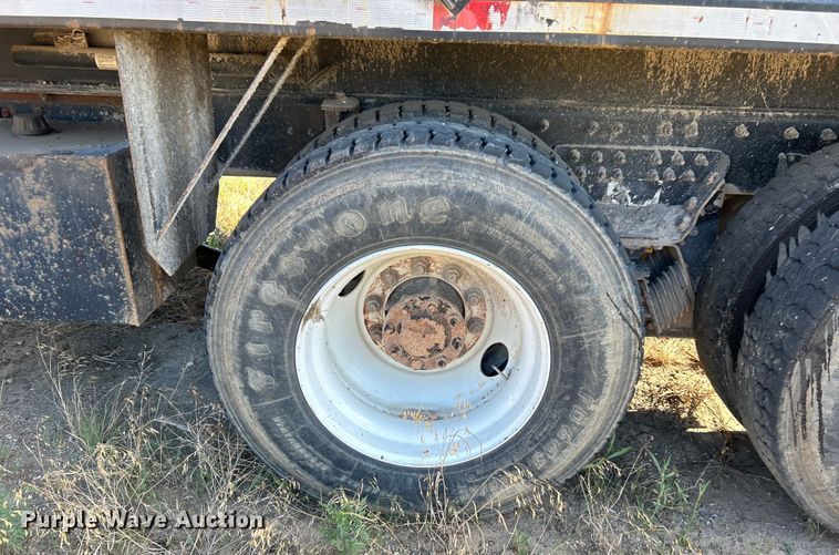 image for item DP1114 2007 International 7400 dump truck