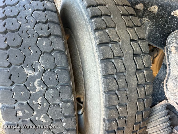 image for item DP1114 2007 International 7400 dump truck