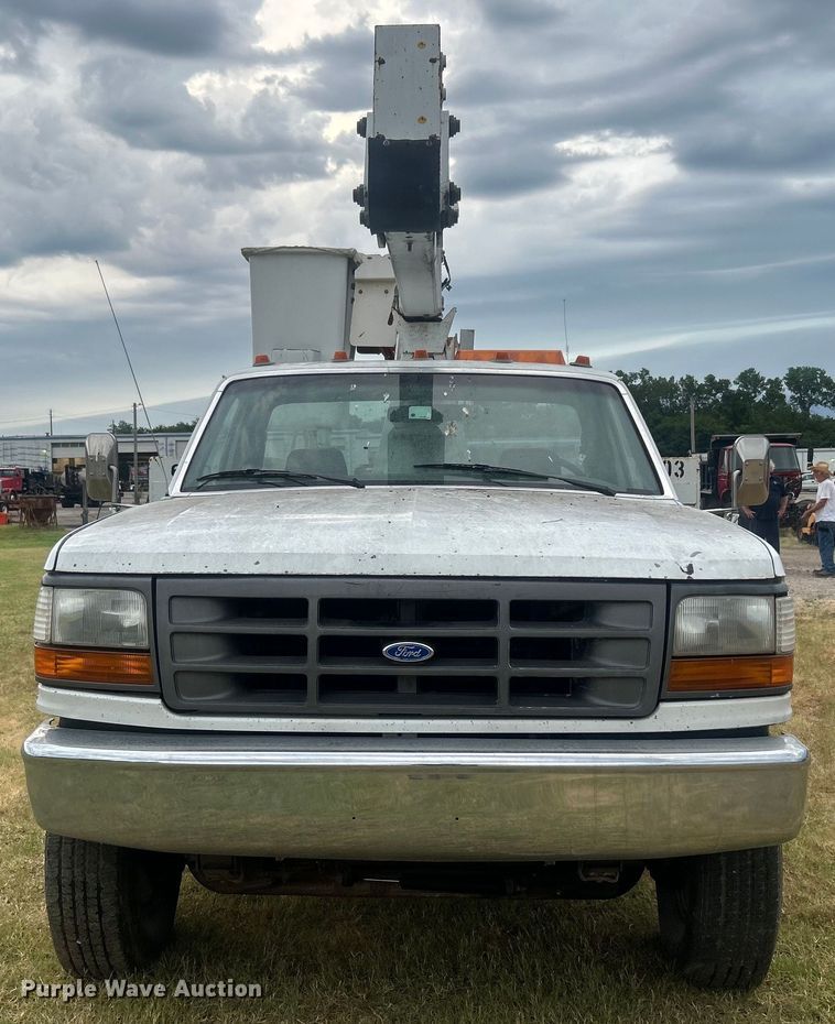 image for item DP1117 1993 Ford F450 Super Duty bucket truck